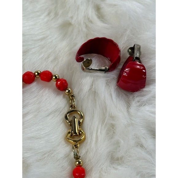 Vintage Red Faceted Bead Necklace and Matching Red Enamel Clip On Hoop Earrings - Picture 7 of 9